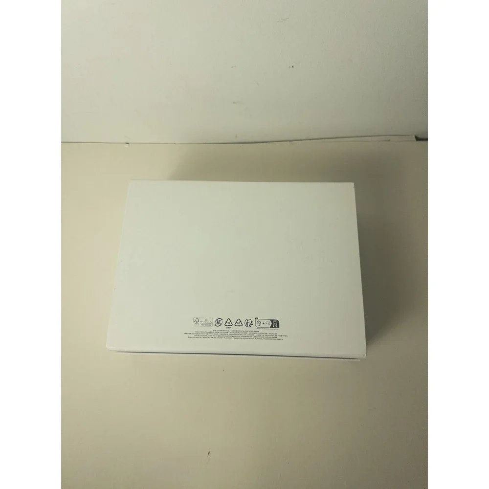 Moncler Empty Gift Box White Magnetic Closure Logo Luxury Designer Packaging